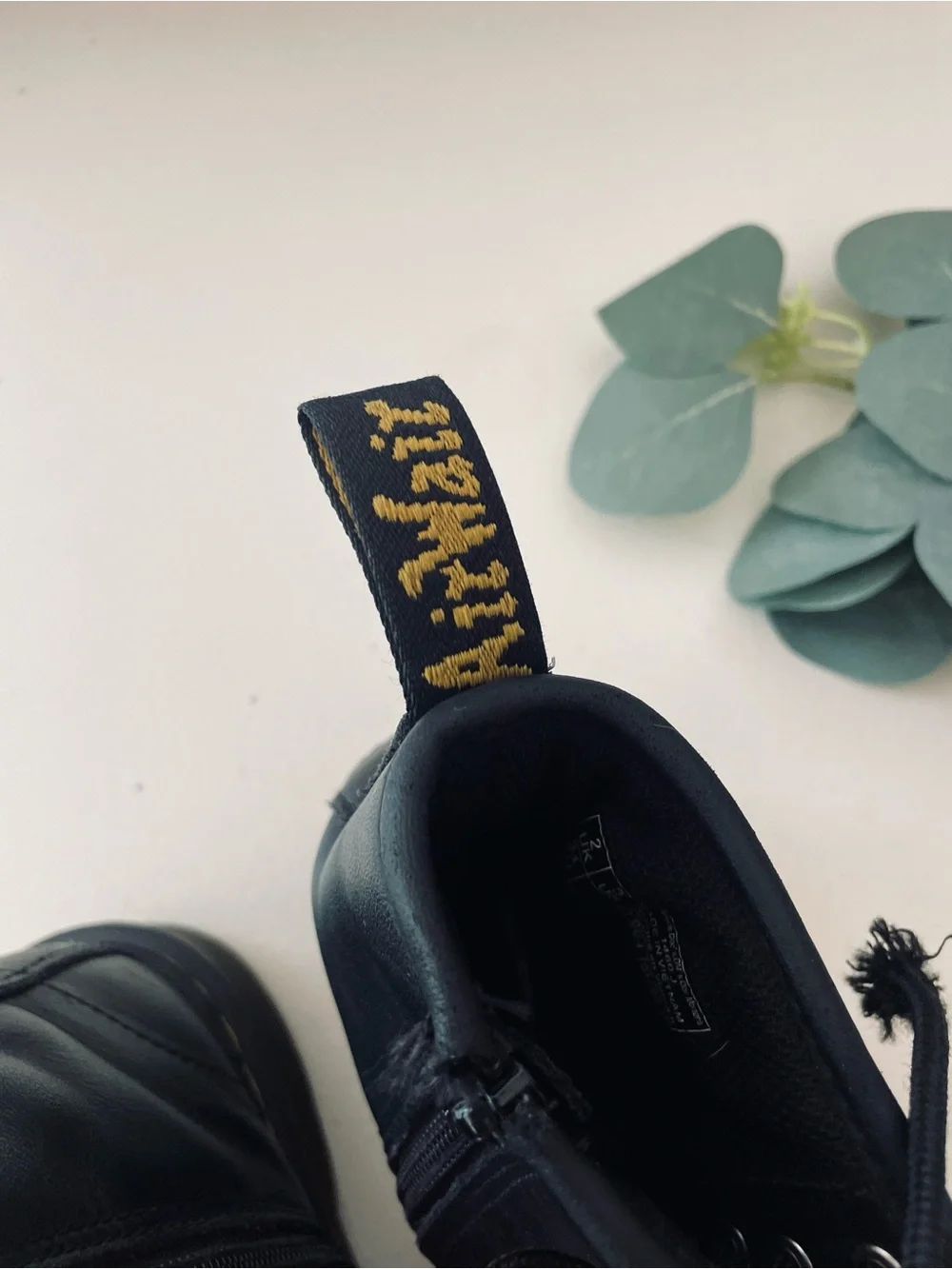 Dr. Martens Doc 8 Eye Juniors Combat Boots